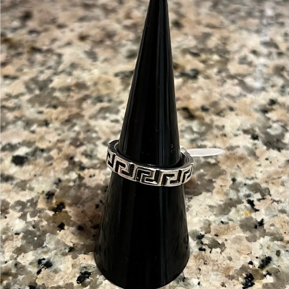 Jewelry - Silver Geometric Pattern Ring (Size 7)